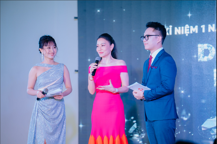 Cú bắt tay của những 'gã khổng lồ' trong ngành sáng tạo Ảnh 5