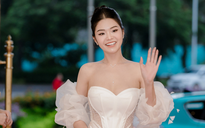 Hoa hậu Trần Mỹ Huyền xinh đẹp rạng rỡ tại sự kiện Her World Awards Ảnh 2