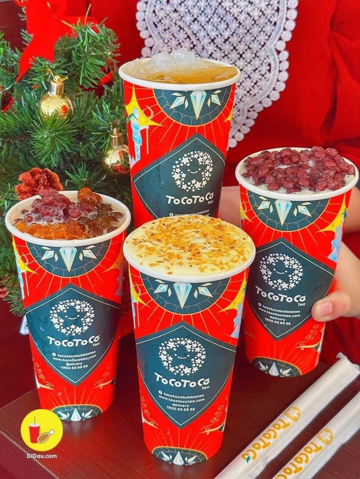Năm 2022, thương hiệu đã đem đến mẫu ly Giáng Sinh đầy ấn tượng với giao diện đỏ xen lẫn sắc xanh đặc trưng dịp lễ Noel