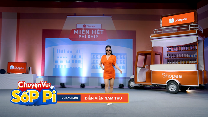 Nam Thư xuất hiện tại Chuyện Vui Sốp Pi với vai trò khách mời nhưng tham gia thử thách là phụ, làm khó cặp đôi MC mới là mục đích chính.