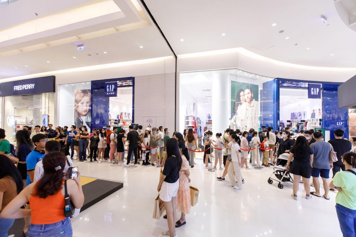 Không khí vô cùng nhộn nhịp tại cửa hàng GAP trước giờ sự kiện
