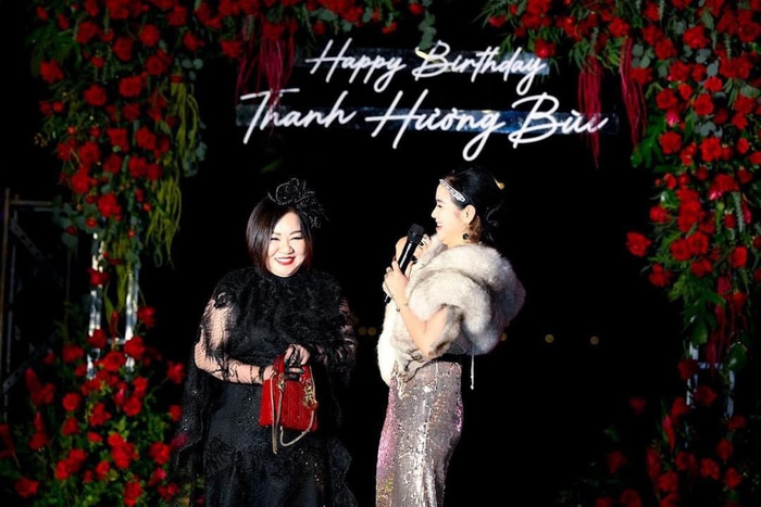 Sự chào đón nồng nhiệt của “Nữ hoàng hoa hồng” dành cho Madam Trang Lê.