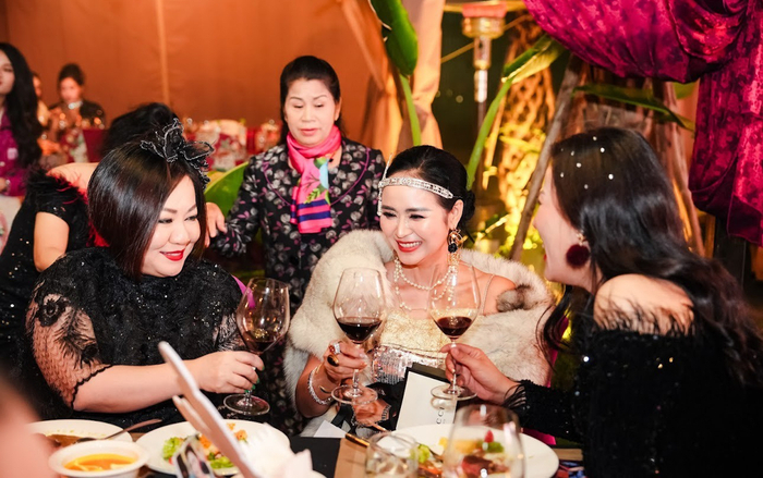 'Bà trùm thời trang' Madame Trang Lê gây sự chú ý tại tiệc sinh nhật doanh nhân Bùi Thanh Hương Ảnh 2