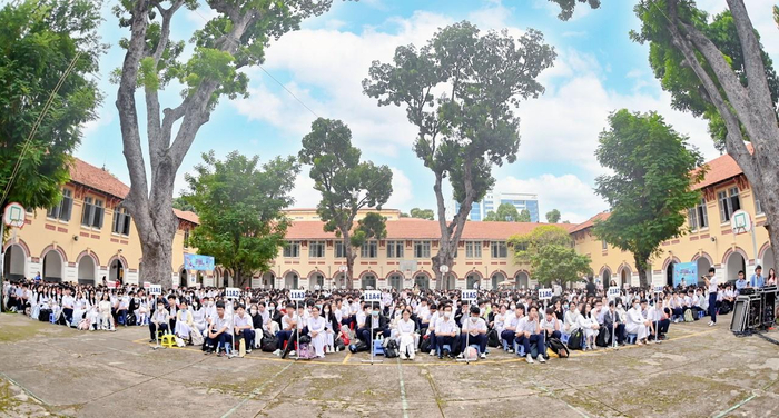 Thế hệ trẻ ngày càng yêu thích được học trong một môi trường lành mạnh, cấp tiến,.nơi học sinh không chỉ học mà còn được thể hiện bản thân và rèn luyện sức khỏe tốt. 