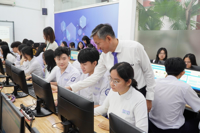 “Trường học hạnh phúc” - thước đo niềm hạnh phúc của thầy cô và các bạn học sinh đang được lan tỏa mạnh mẽ trên khắp cả nước.  