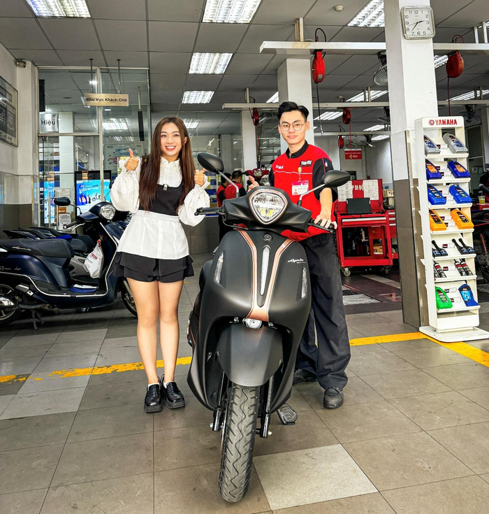 2 cô nàng Alo Ngọc Đây và Thanh Hằng check-in tại Yamaha Town trong lần bảo dưỡng xe gần đây