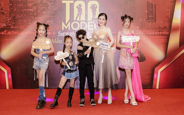 Mụn tuổi dậy thì ảnh hưởng thế nào tới sự tự tin của trẻ? Ảnh 2