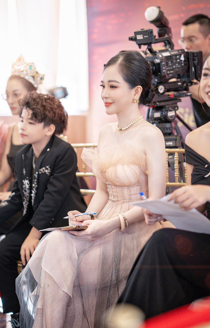 Trưởng ban giám khảo Siêu Mẫu Nhí - Siêu Quốc gia CEO Lê Thuý Hằng – Tổng giám đốc LHB Group