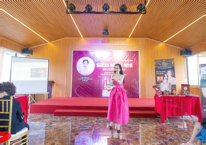 Trưởng ban giám khảo Siêu Mẫu Nhí - Siêu Quốc gia CEO Lê Thuý Hằng – Tổng giám đốc LHB Group chia sẻ những vấn đề mụn dậy thì&nbsp;