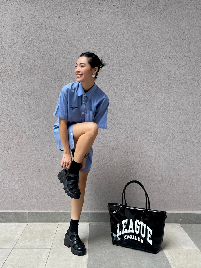 Melissa mang đến mọi lựa chọn từ giày bệt, bốt, cao gót sandal, dép, đến sneaker... giúp Phuyềnh dễ dàng phối trang phục phù hợp với mọi trải nghiệm du lịch và thể hiện phong cách cá nhân