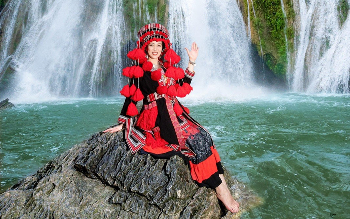 Á hậu Lê Thị Khánh Vân hóa thân thành 'Cô gái dao đỏ' khoe nhan sắc 'vạn người mê' Ảnh 2