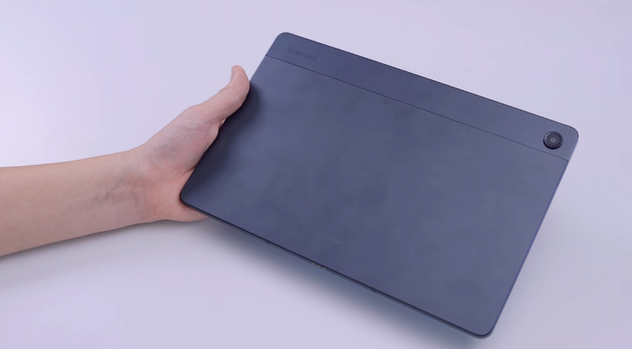 Galaxy Tab A9+ có pin 7.040mAh, đủ cho bạn sử dụng cả ngày.