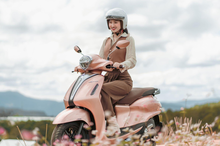 Á Hậu Phương Nhi cùng vẻ đẹp thanh tú, trong trẻo