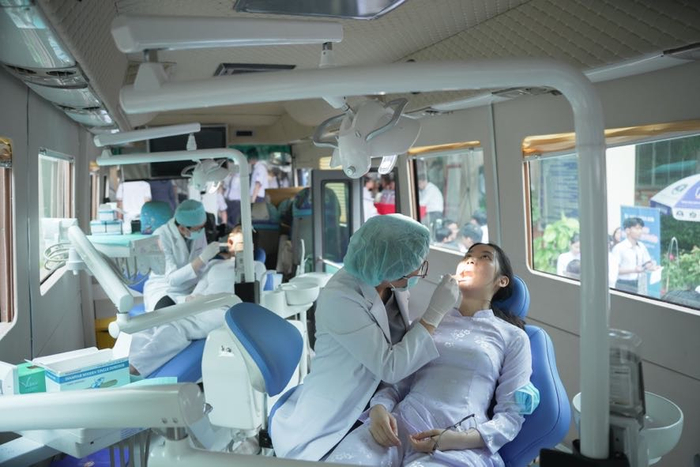 Khám phá bên trong xe nha với nhiều máy móc thiết bị hiện đại