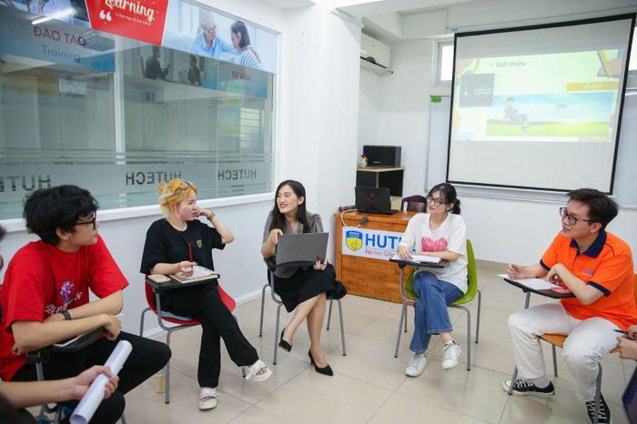 Học đi đôi với hành là yếu tố có lợi để sinh viên PR thêm vững nghiệp vụ nghề nghiệp