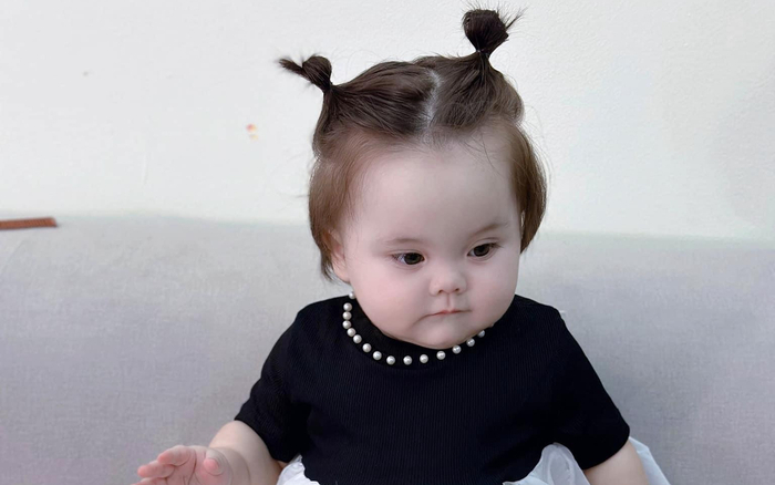 Bé Mật Ong xứng danh nhóc tỳ 'hot - hit' mới, vẻ đáng yêu và lém lỉnh khiến netizen 'xiêu lòng' Ảnh 2