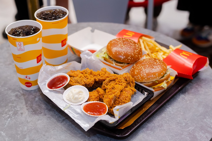 Thương hiệu McDonald’s được các bạn trẻ “săn đón” trên ShopeeFood nhờ menu đa dạng, hương vị thơm ngon và nhiều ưu đãi hấp dẫn.