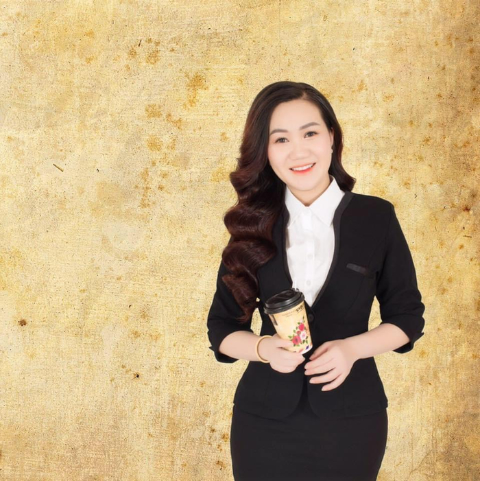 Chị Ngô Hạ Uyên được biết đến với cái tên 'Uyên Sài Gòn Cà Phê', chủ chuỗi cà phê mang đi tại TP.HCM