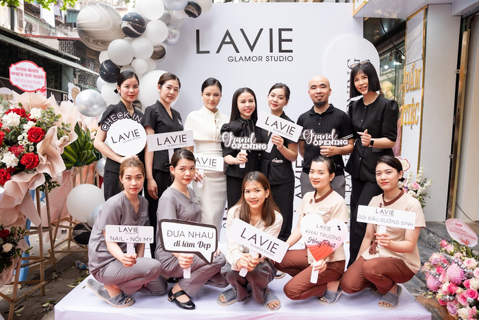 Tiền thân của LAVIE Glamor Studio là thương hiệu Hàn Băng Academy – nổi tiếng trong lĩnh vực phun xăm thẩm mỹ