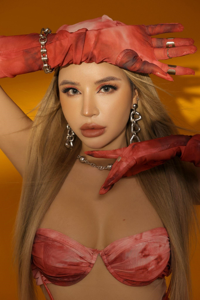 Nữ DJ Lan Bella tung bộ ảnh sexy, nóng bỏng bỏng với thân hình cực chuẩn