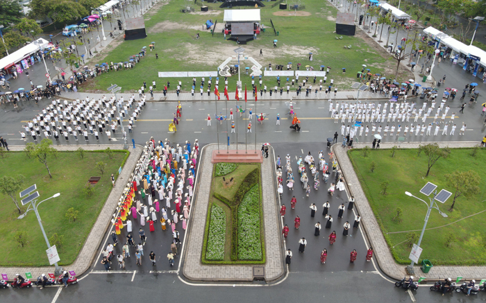 Hàng chục ngàn sinh viên nô nức tham gia trải nghiệm tại School Fest - Đêm nhạc Space Date 3 Ảnh 2