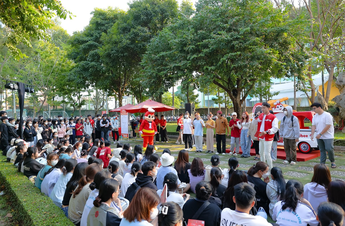 Những khoảnh khắc khó quên của chuỗi sự kiện Chuyến Xe Vui Vẻ Jollibee Ảnh 2