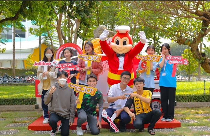 Những khoảnh khắc khó quên của chuỗi sự kiện Chuyến Xe Vui Vẻ Jollibee Ảnh 1