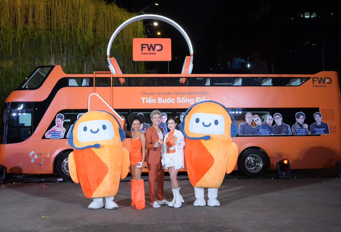 Nhiều nghệ sỹ đình đám đồng hành lan tỏa tinh thần “Tiến bước sống đầy” đến cộng đồng.