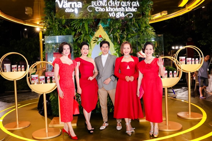 Dàn sao kì cựu trong làng phim Việt xuất hiện tại sự kiện vào chiều tối 28/5