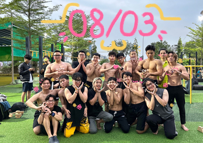 Có rất nhiều cặp đôi đã nên duyên nhờ những màn tập chung, “xin in tư” thú vị như thế này.