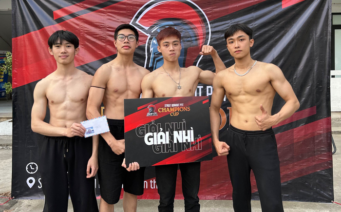 Sinh viên trường F thường xuyên đạt giải cao tại các cuộc thi Workout địa phương nhờ chăm chỉ luyện cơ, luyện múi.
