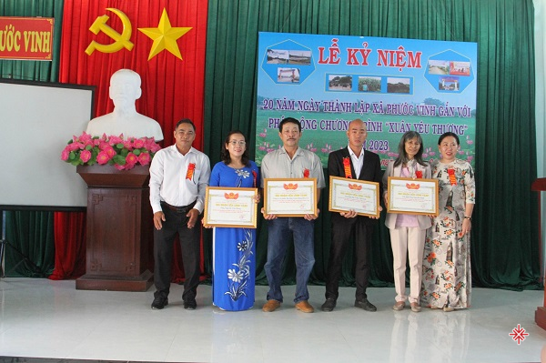 YouTuber Phan Đình Huy (kênh Cú đấm thép TV): “hầu hết những cá nhân, hộ gia đình cần được giúp đỡ là do bà con và chính quyền cấp cơ sở giới thiệu”.