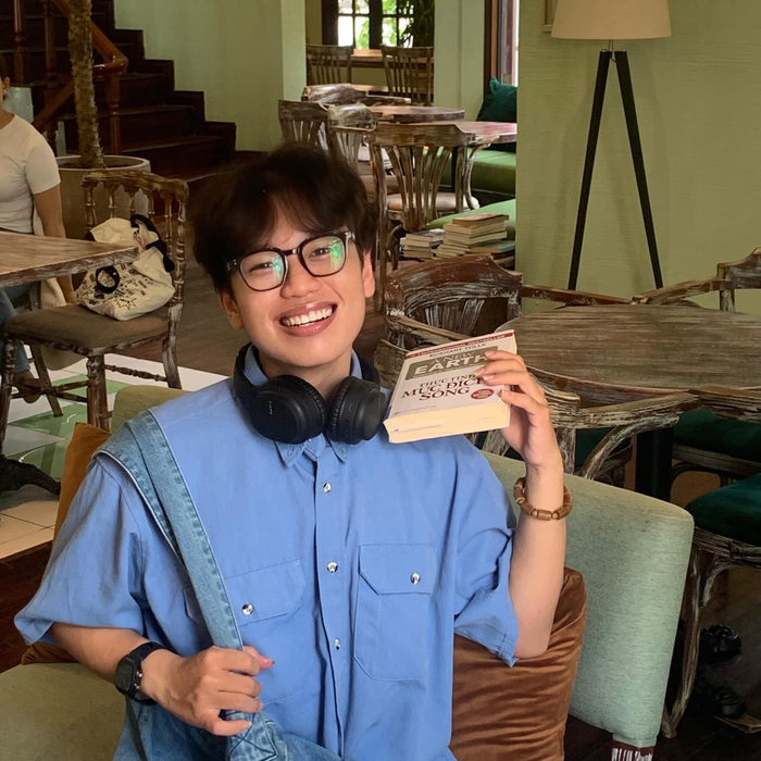 Dưới sự hướng dẫn của giảng viên, Phan Quốc Bảo đảm nhiệm vai trò host các hoạt động tại Community Room