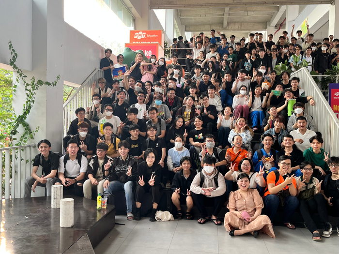 Không gian học tiếng Anh miễn phí với các buổi sinh hoạt vui vẻ, thân thiện, hiệu quả đã thu hút hàng trăm sinh viên tham gia Community Room