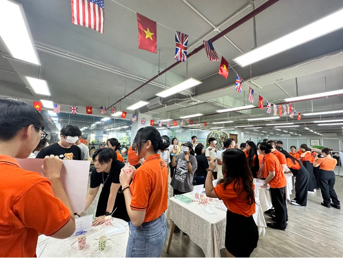 Hoạt động giao lưu văn hoá giữa sinh viên Trường ĐH FPT phân hiệu TP. HCM và sinh viên Temasek Polytechnic (Singapore) tại Community Room (Tầng 2, Thư viện)