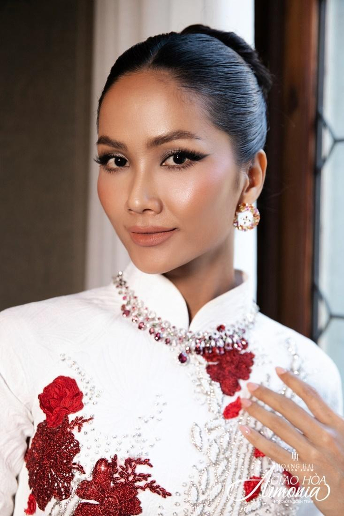  Dàn mẫu Việt Nam - Italy trình diễn trang sức CAO Fine Jewellery trong show NTK Hoàng Hải Ảnh 4