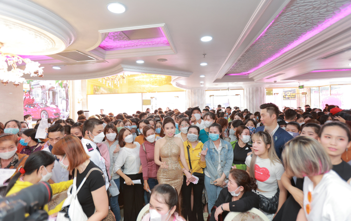Lượng khách đông như trẩy hội là minh chứng tốt nhất cho chất lượng dịch vụ, sản phẩm tại Mailisa Cần Thơ