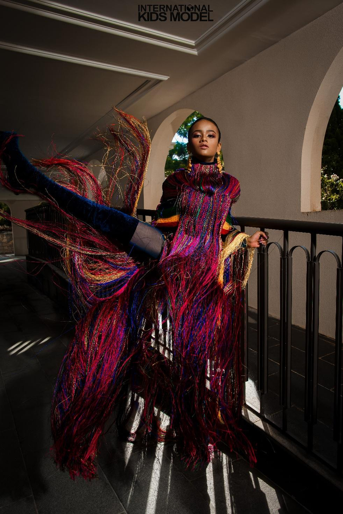 Laisha chụp hình cùng NTK Nguyễn Thành Danh