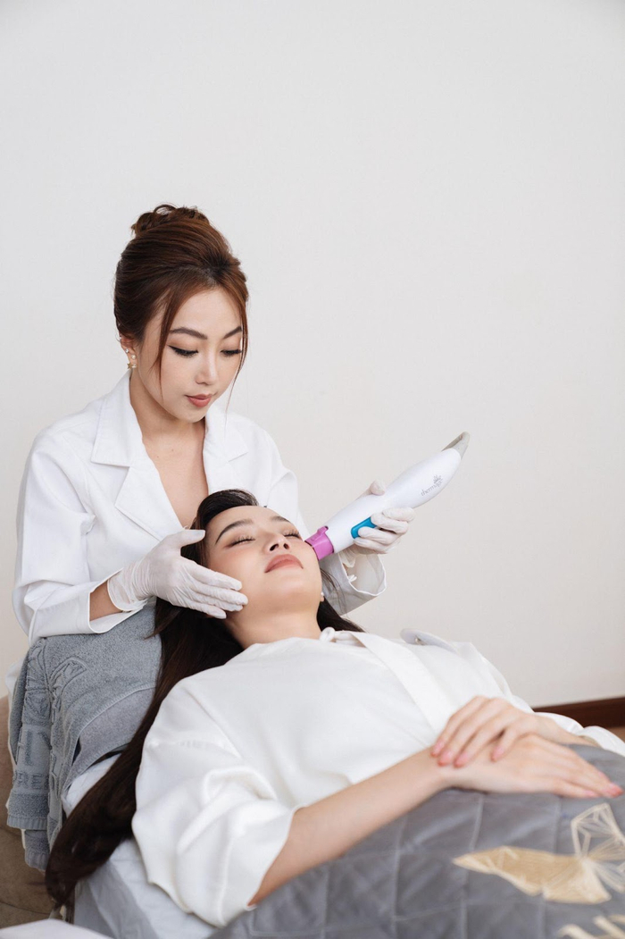  Các thí sinh Miss World Vietnam 2023 tiếp tục theo liệu trình đến Shynh Premium Ảnh 4