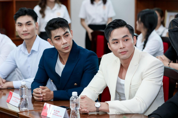 Á Vương Vũ Linh và Á Vương Phùng Phú Thịnh tại buổi gặp gỡ