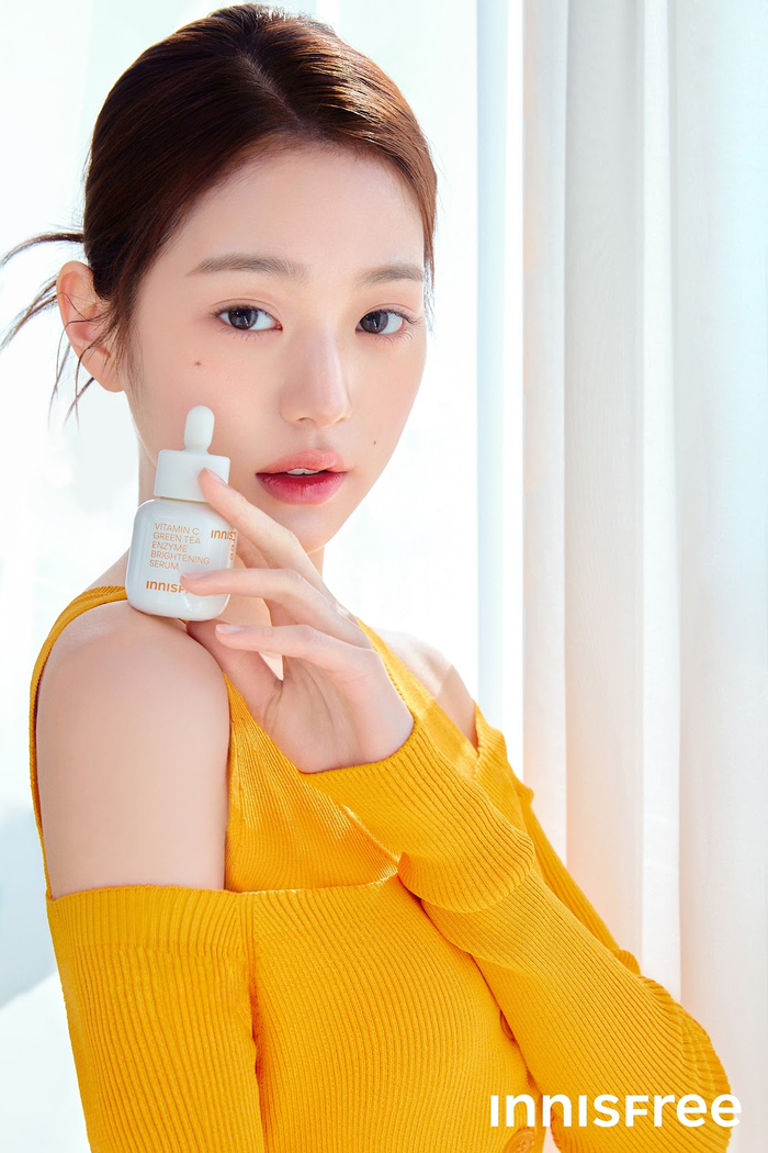 Tinh chất Vitamin C Green Tea Enzyme Brightening mới của INNISFREE đem lại hiệu quả chăm sóc kép vượt trội.
