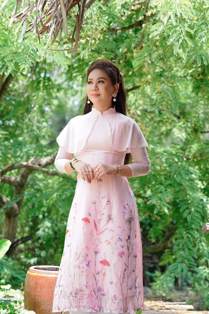 Nội dung MV cũng mang thông điệp đầy nhân văn mà nàng hậu muốn gửi gắm đến những người con xa xứ