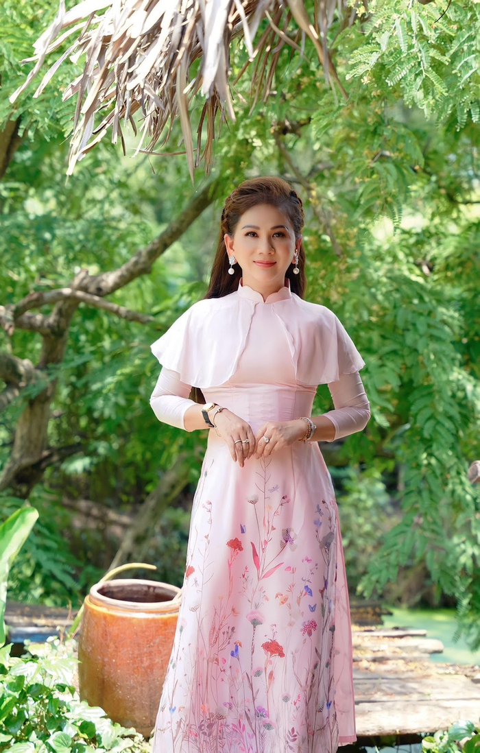 Ca khúc “Chiều hôm nhớ mẹ” được Hoa hậu Yến Phượng sáng tác dựa trên những cảm xúc chân thật nhất của mình