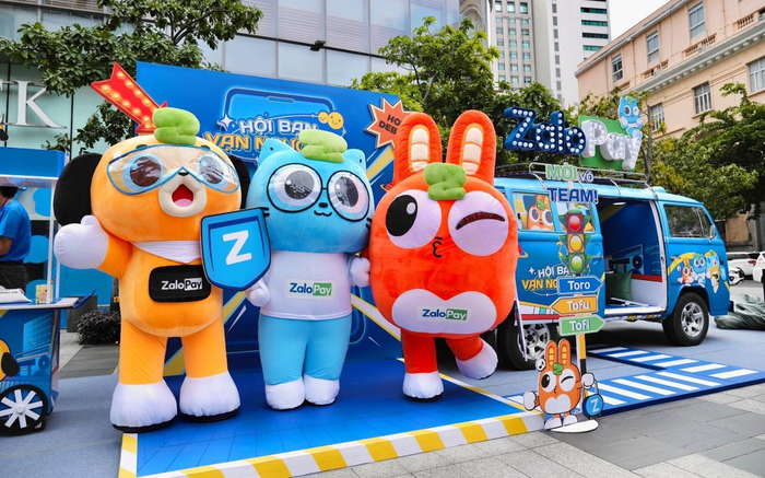 Lần đầu tiên Toro & Buddies xuống phố, khuấy động không khí Sài Thành Ảnh 2