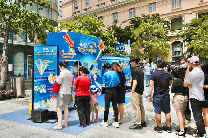 Lần đầu tiên Toro & Buddies xuống phố, khuấy động không khí Sài Thành Ảnh 2