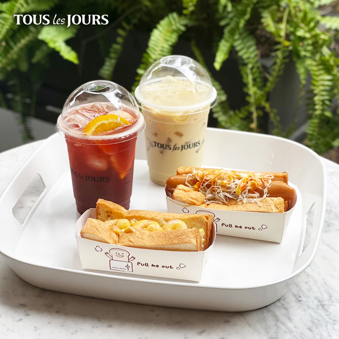 Combo bánh mì và trà sữa cho buổi sáng đầy năng lượng của tiệm bánh TOUS Les JOURS