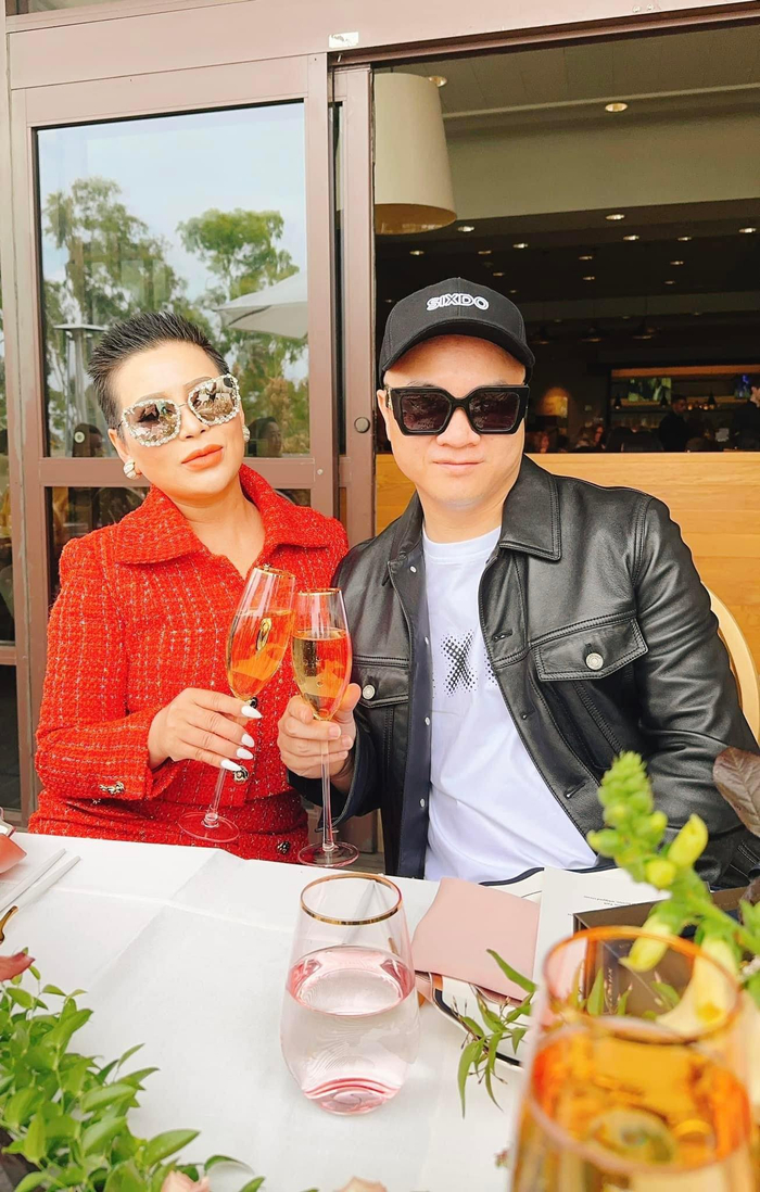 Kritine Thảo Lâm hội ngộ NTK Đỗ Mạnh Cường trong buổi tiệc của Delvaux