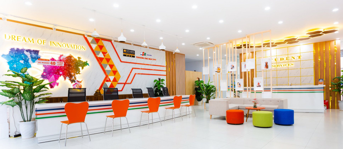 Đến cả phòng Dịch vụ sinh viên cũng đẹp long lanh, đứng vội vào chắc cũng được dăm chiếc ảnh “sống ảo”.