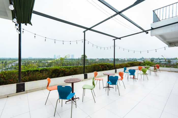 Khu tự học ngoài trời mát mắt này cũng là một địa điểm truyền cảm hứng học tập “over hợp” tại Trường ĐH FPT phân hiệu Đà Nẵng.