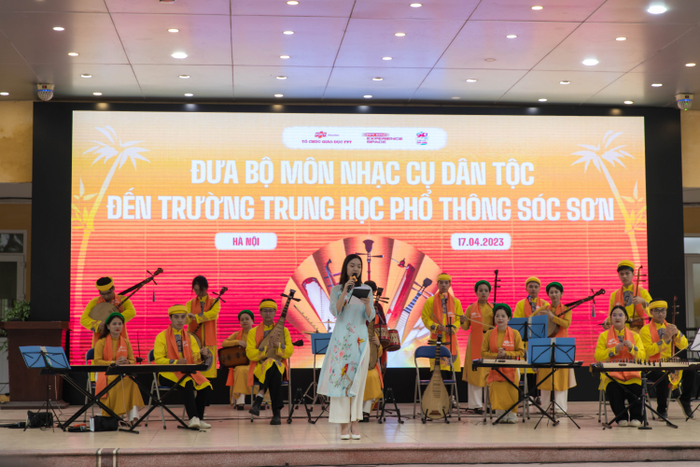 Cô bạn toả sáng với ngoại hình dịu dàng cùng giọng nói ấm áp.